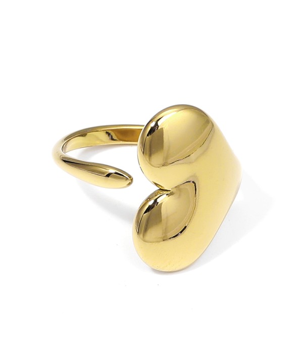 Anillo dorado abierto con diseño de corazón
