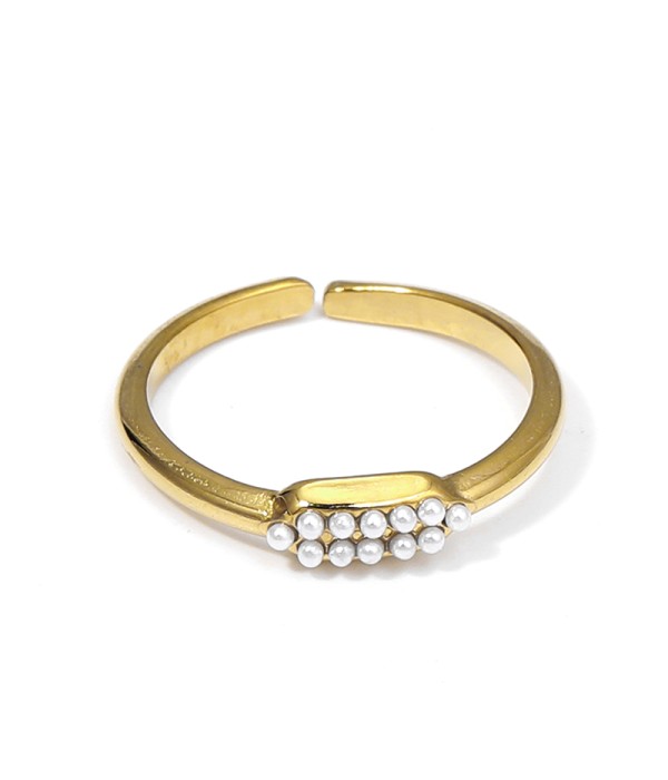 Anillo con detalle de perlas pequeñas