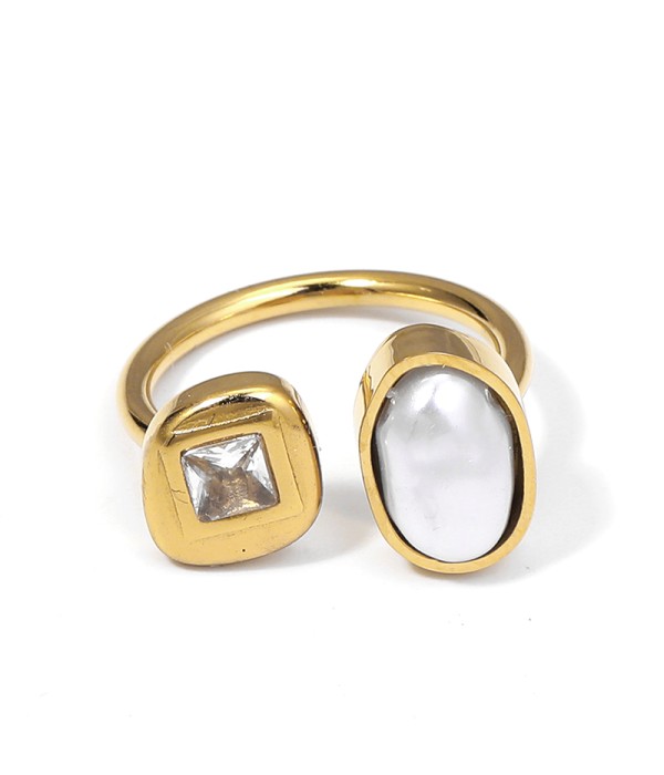 Anillo con perla ovalada y circonita cuadrada