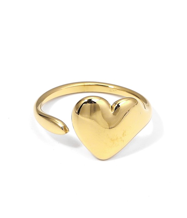 Anillo dorado abierto con corazón pulido