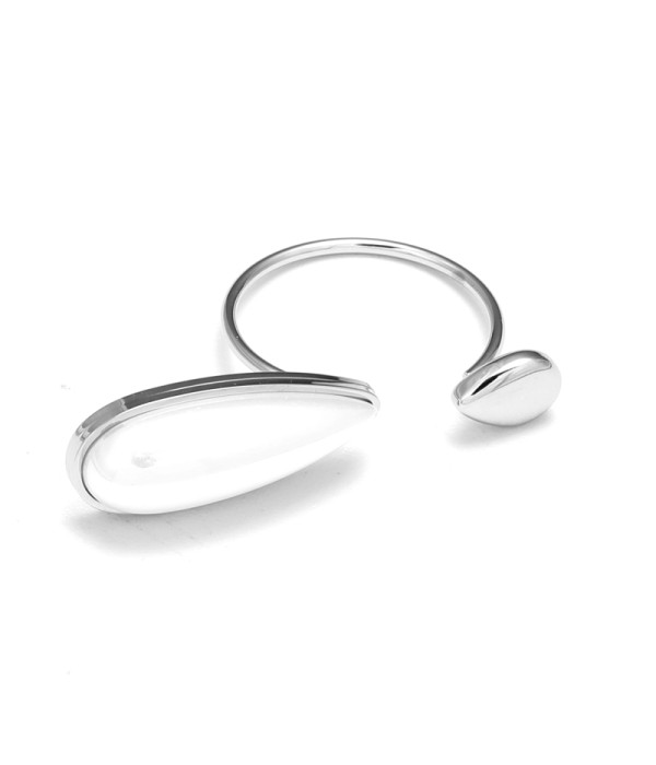 Anillo abierto plateado con dos forma de lágrima