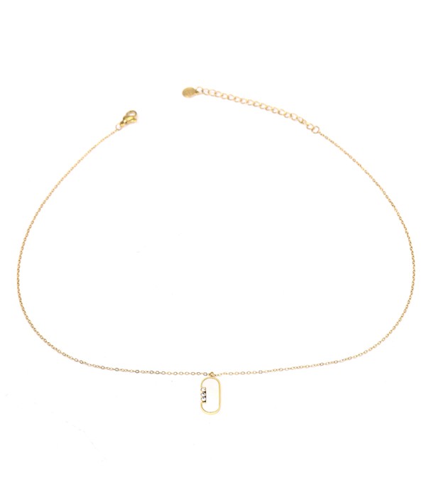 Collar dorado con colgante ovalado y circonitas