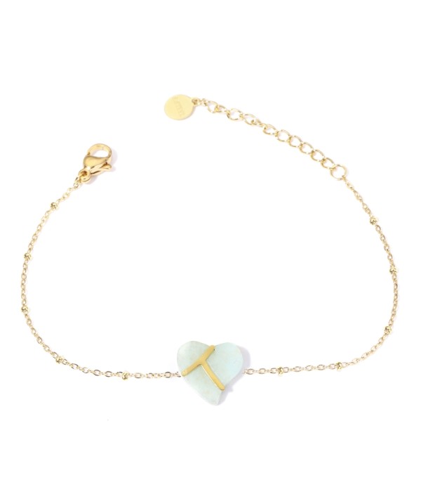 Pulseras doradas con corazones multicolores