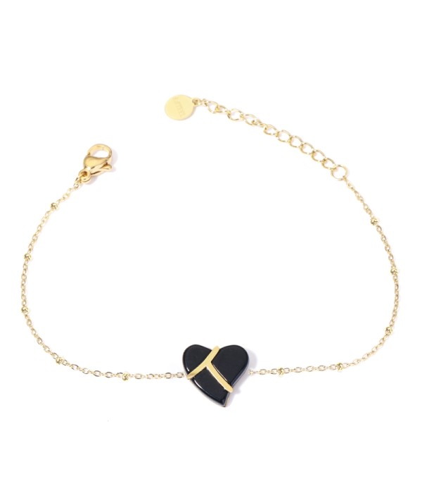 Pulseras doradas con corazones multicolores