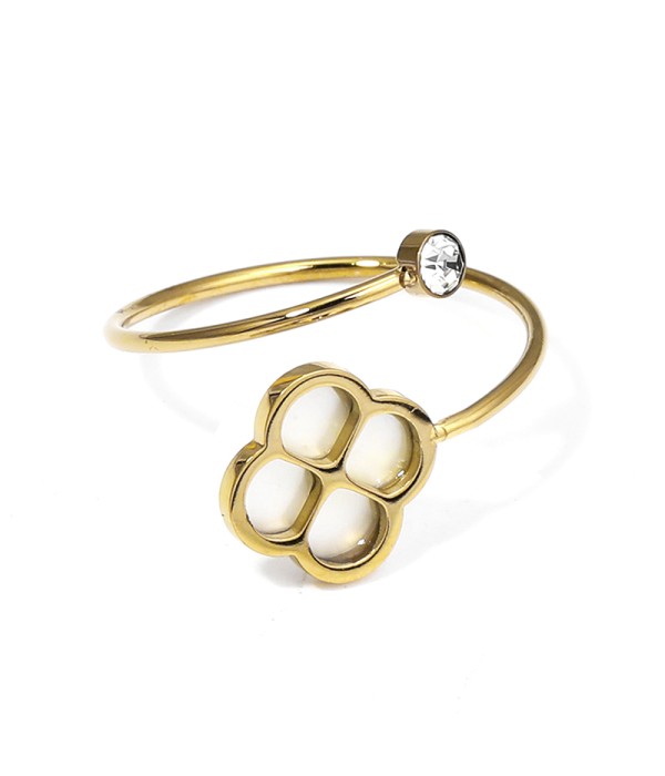 Anillo dorado con trébol nácar y circonita