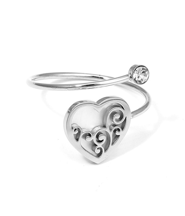 Anillo plateado con corazón calado y fondo nácar