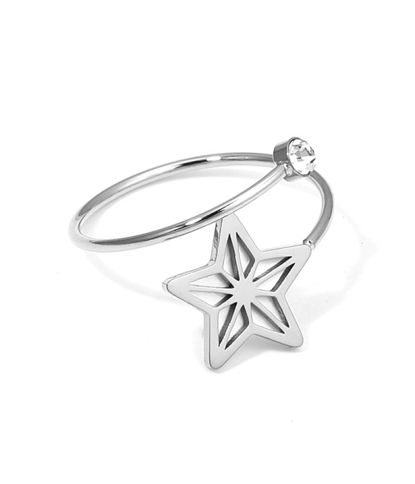 Anillo plateado con estrella calada y circonita