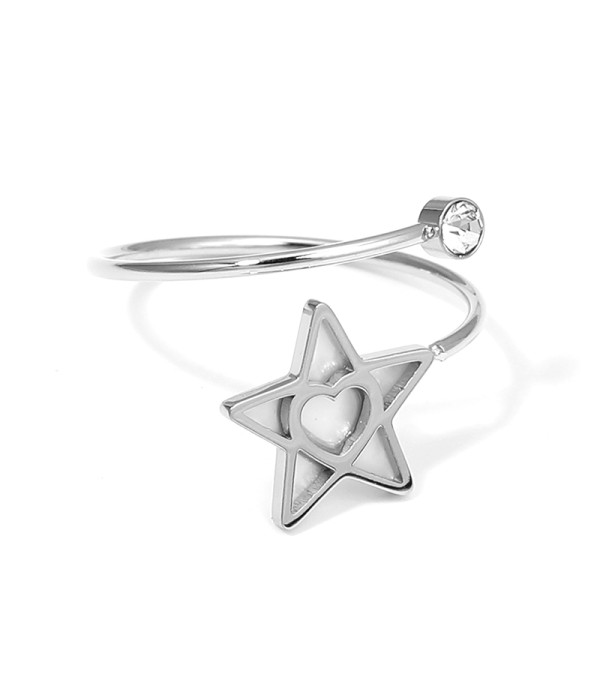 Anillo plateado con estrella calada y corazón central