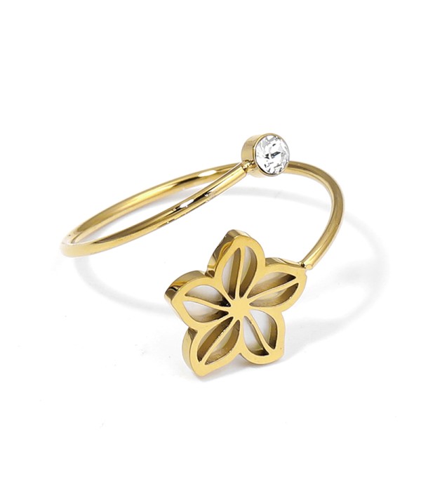 Anillo dorado con flor calada de cinco pétalos