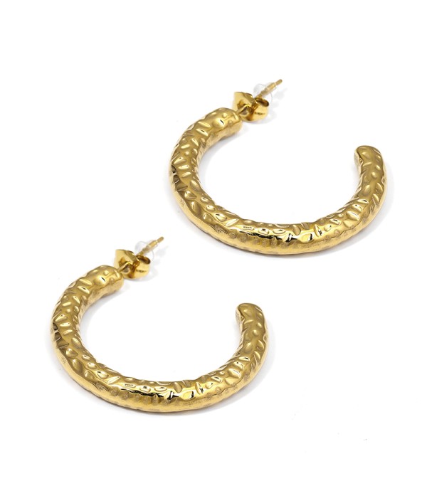 Pendientes de aro grandes dorados con textura martillada