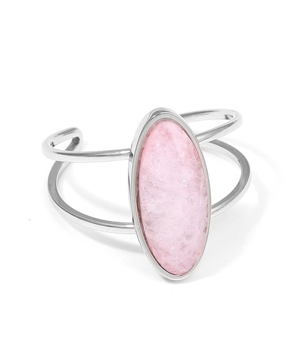 Anillo plateado con piedra ovalada