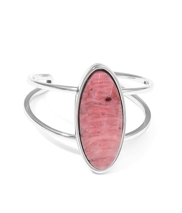 Anillo plateado con piedra ovalada