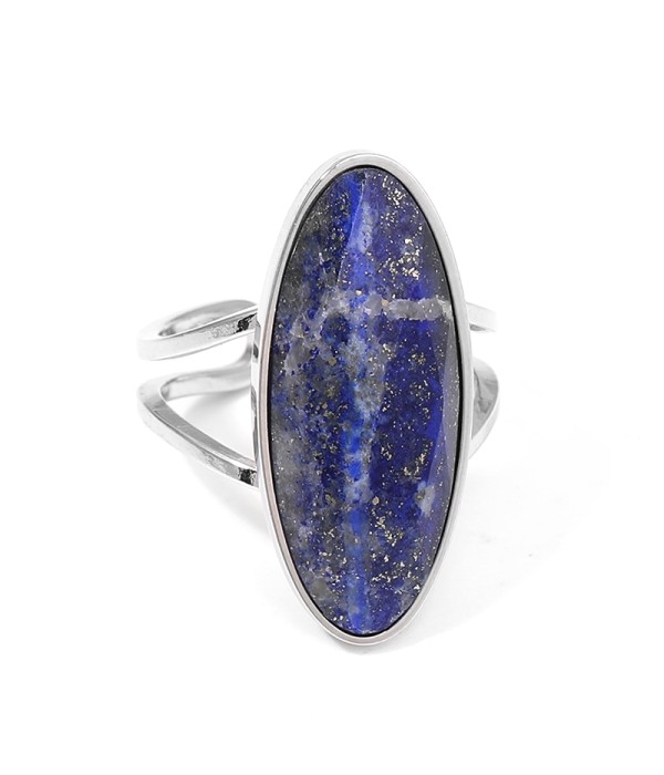 Anillo plateado con piedra ovalada grande