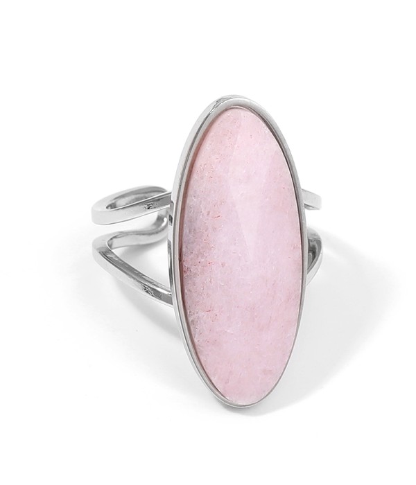 Anillo plateado con piedra ovalada grande