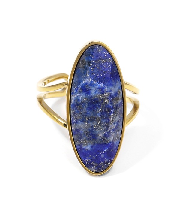 Anillo dorado con piedra ovalada grande