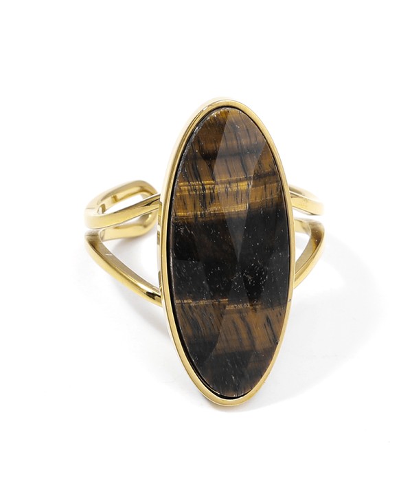 Anillo dorado con piedra ovalada grande