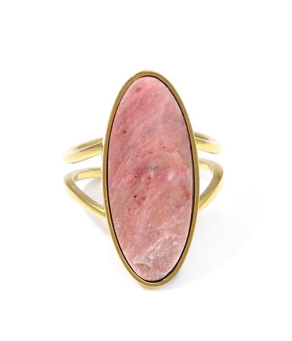 Anillo dorado con piedra ovalada grande