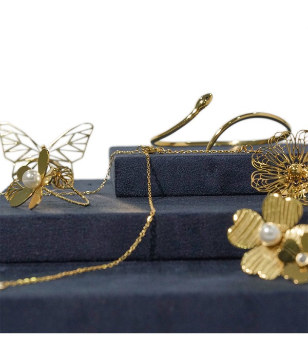 Expositor de joyas con 3 bases móviles