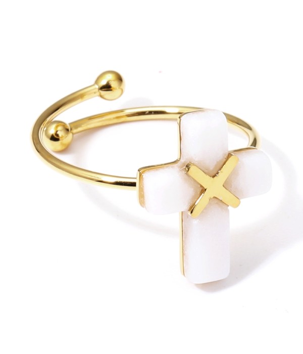 Anillos dorados con cruz multicolores