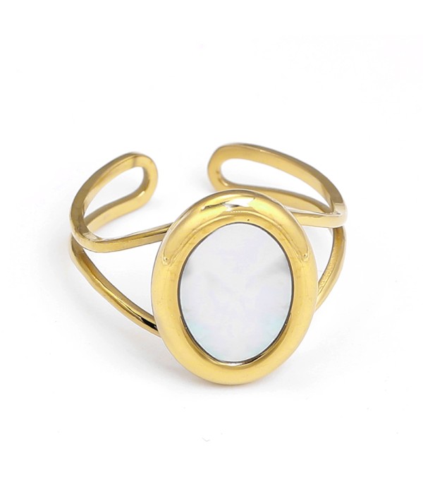 Anillo con nácar blanca ovalada