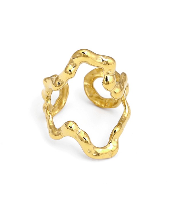 Anillo con diseño de estructura orgánica