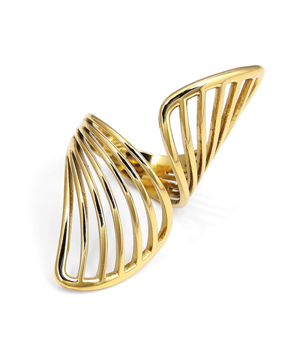 Anillo con diseño geométrico abierto