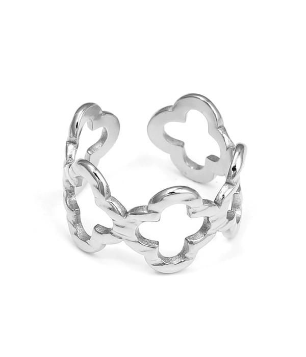 Anillo plateado con diseño calado de flores geométricas