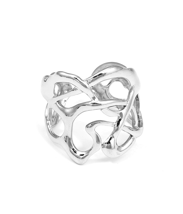 Anillo con diseño calado orgánico
