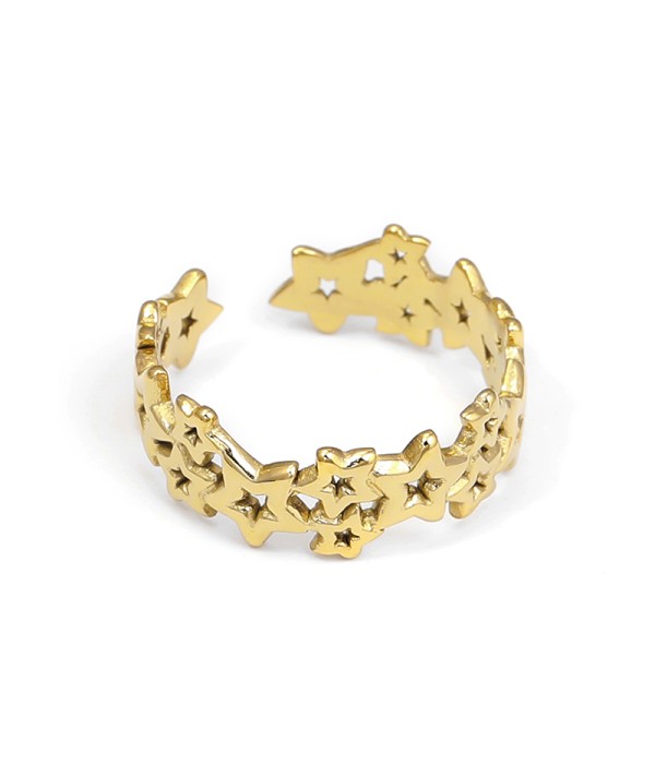 Anillo dorado con diseño de estrellas caladas