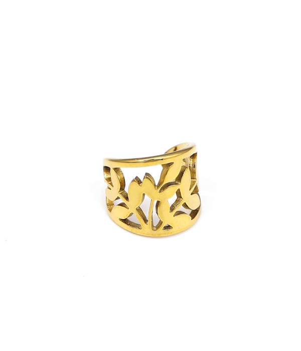 Clip de oreja dorado con diseño floral calado