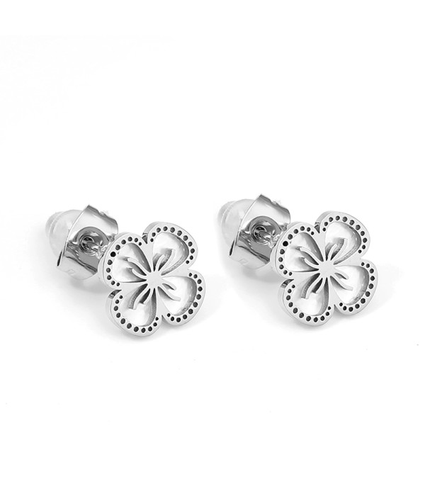 Pendientes plateados con diseño de flor perforada