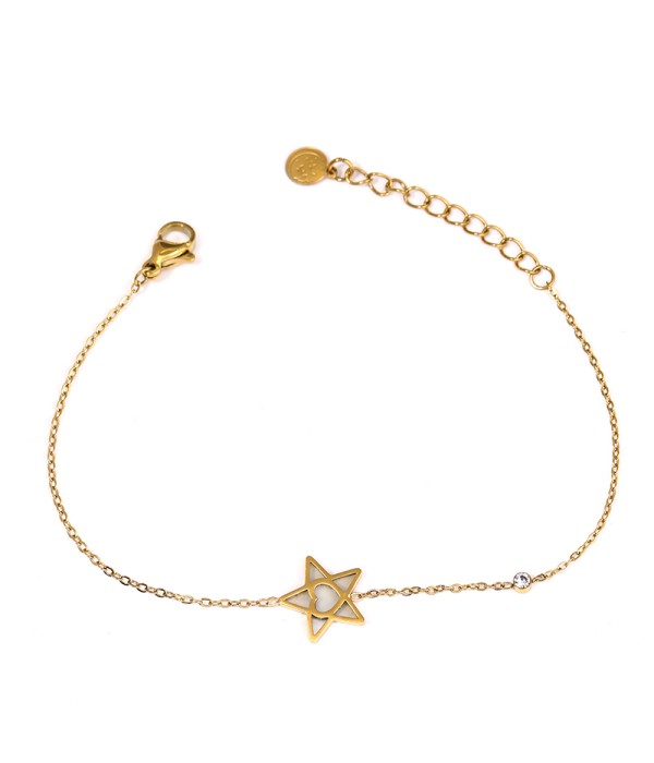 Pulsera dorada con estrella y detalle de corazón