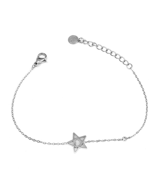 Pulsera plateada con estrella y detalle de corazón