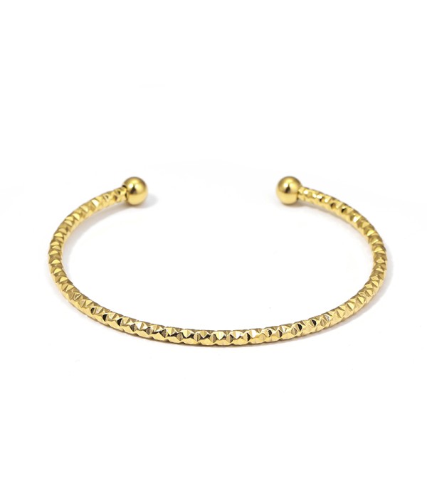 Pulsera rígida dorada con relieve geométrico