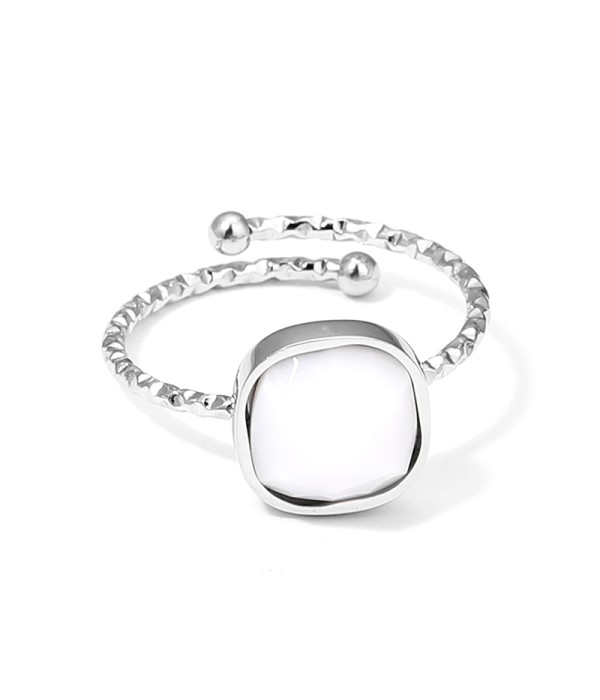 Anillo plateado ajustable con piedra cuadrada
