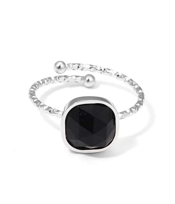 Anillo plateado ajustable con piedra cuadrada