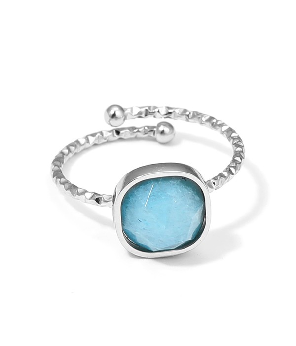 Anillo plateado ajustable con piedra cuadrada