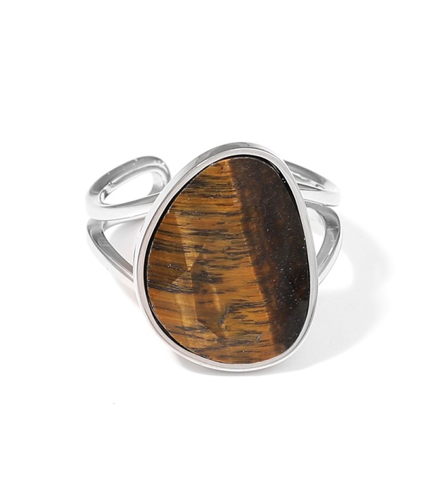 Anillo plateado con piedra en forma orgánica