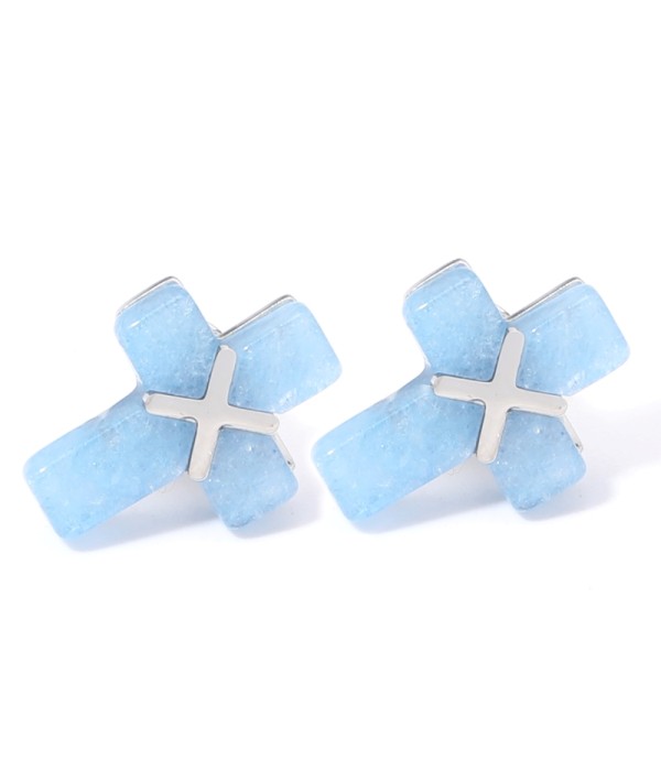 Pendientes plateados con cruz multicolores