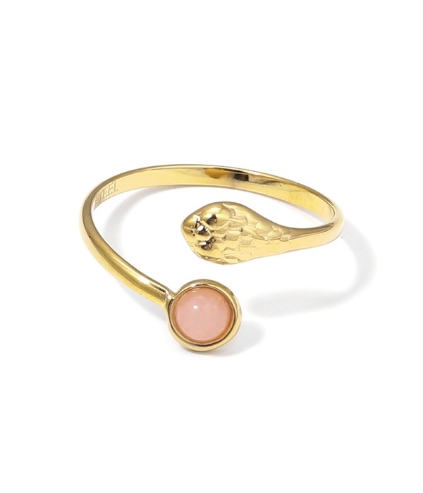 Anillo dorado con cabeza de serpiente y piedra