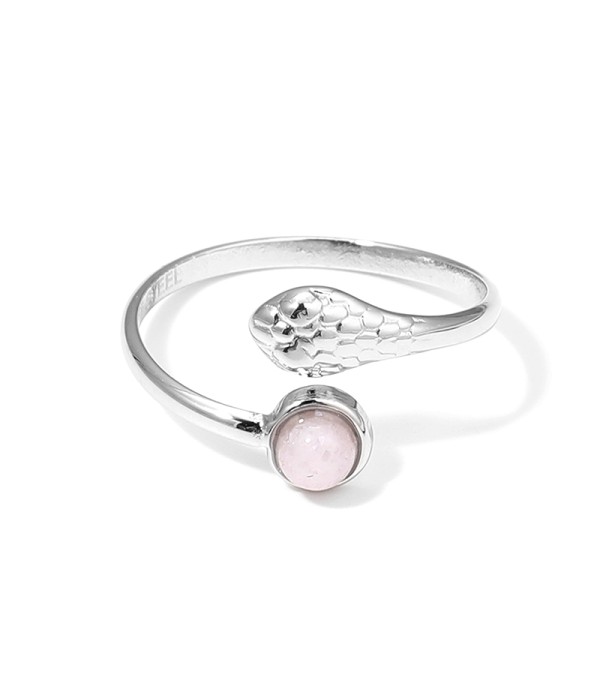 Anillo plateado con cabeza de serpiente y piedra