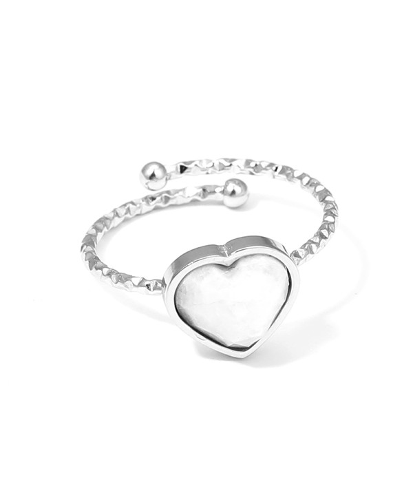 Anillo plateado ajustable con corazón de piedra