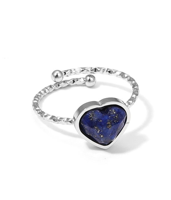 Anillo plateado ajustable con corazón de piedra