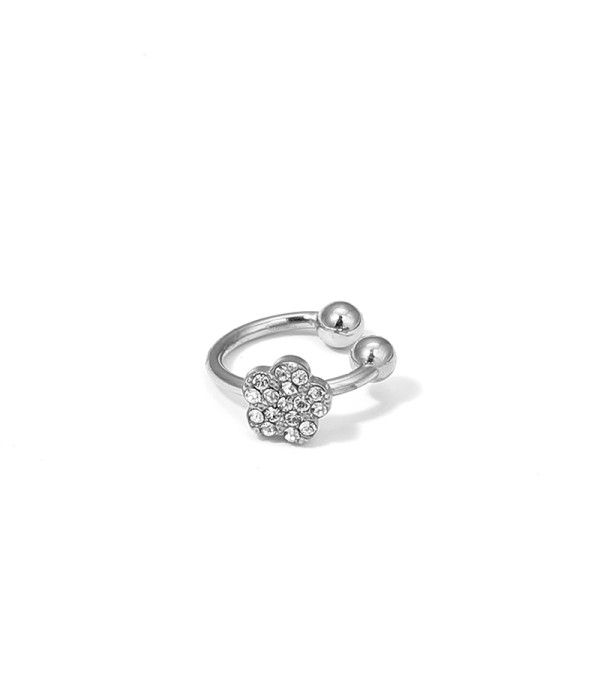 Clip de oreja plateado con flor de circonitas