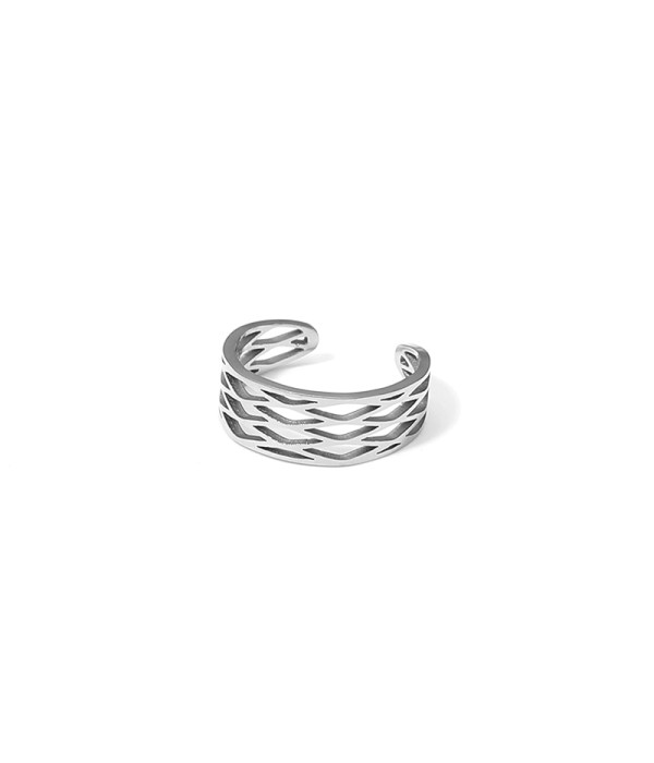 Clip de oreja con diseño calado geométrico