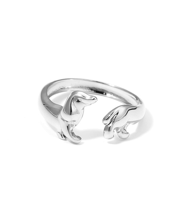 Anillo abierto plateado con diseño de perro salchicha