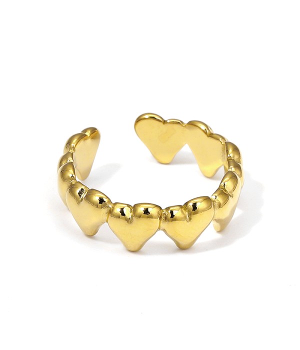 Anillo abierto dorado con corazones en relieve