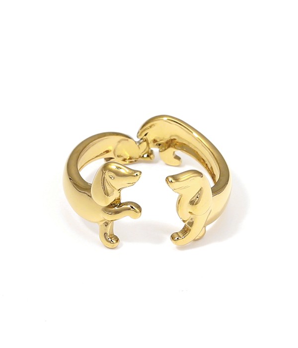 Anillo abierto dorado con perros salchicha enfrentados