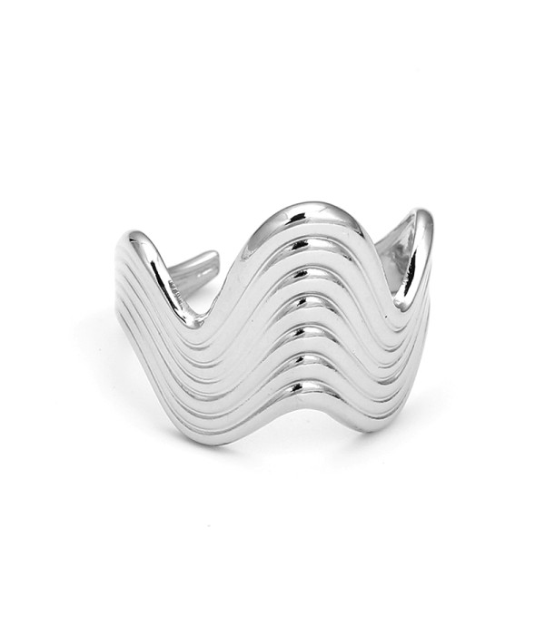 Anillo abierto con diseño de ondas