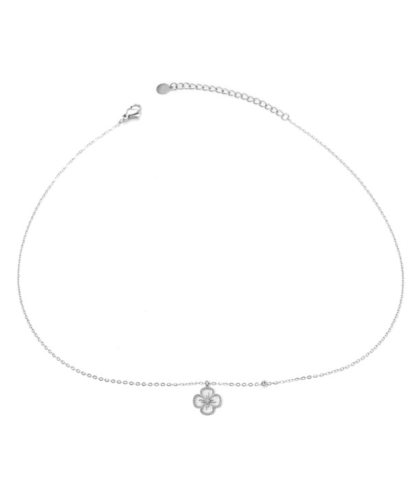 Collar plateado con colgante de trébol con base nácar
